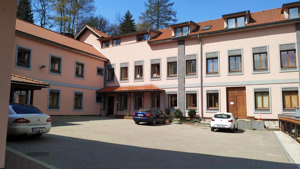 Property building, Facade/entrance, Parking