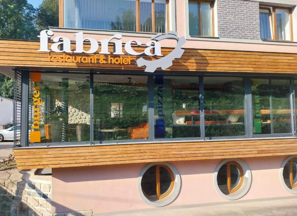 Restaurant/places to eat, Logo/Certificate/Sign