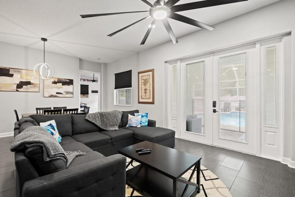 4BR Heated Pool w BBQ in Central Area House in Pinellas Park