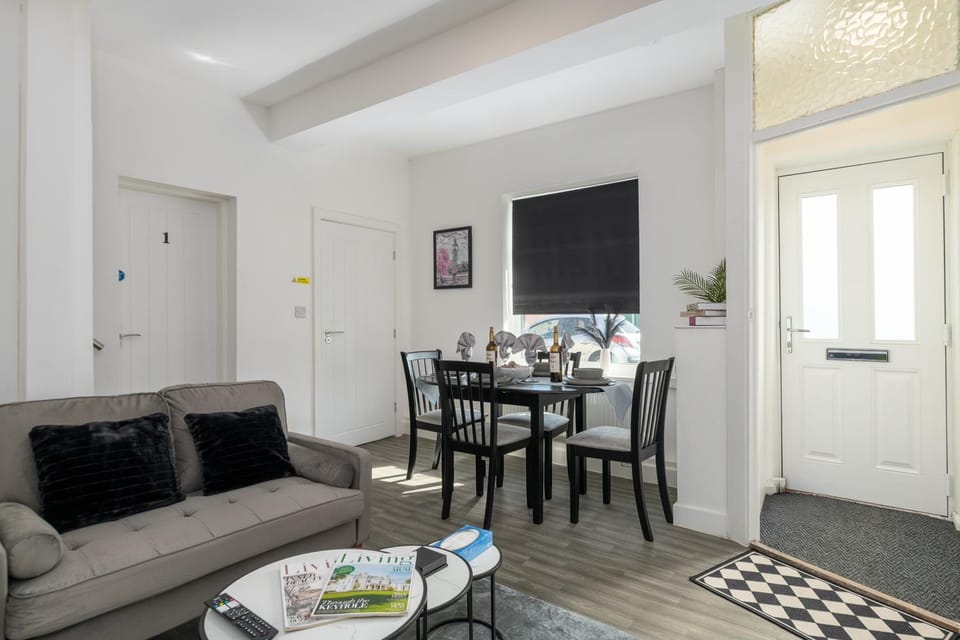 Communal lounge/ TV room, Dining area