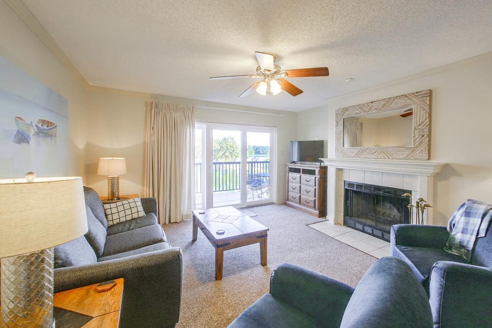 Resort Perks! Lakefront Unit | Extended Stays House in Lake Hamilton