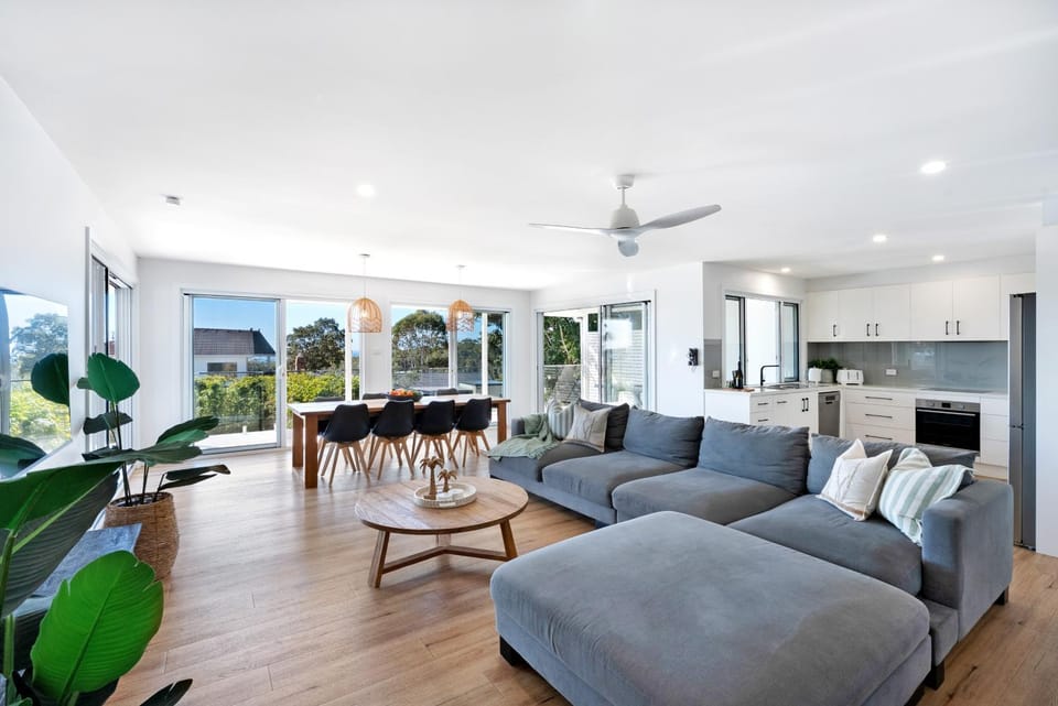View (from property/room), Kitchen or kitchenette, Living room, Seating area, Dining area