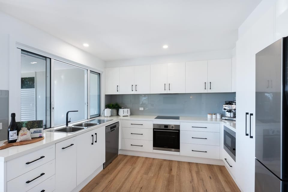 Kitchen or kitchenette, dishwasher, microwave, oven