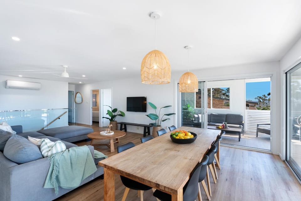 TV and multimedia, Balcony/Terrace, Living room, Seating area, Dining area