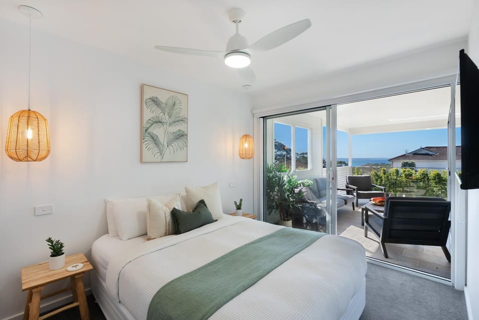 Bed, View (from property/room), Balcony/Terrace, Seating area, Bedroom