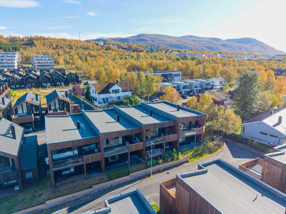 Property building, Day, Neighbourhood, Bird's eye view