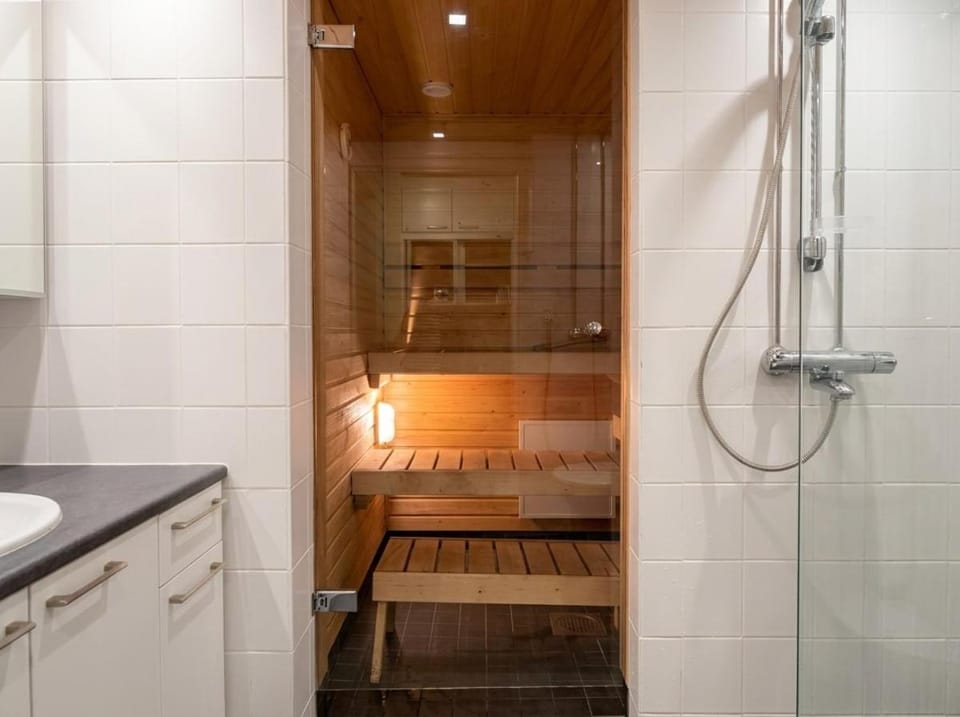 Modern Canal-Side Retreat - Sauna & Huge Balcony Apartment in Helsinki