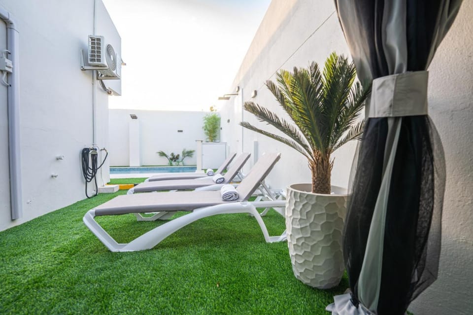 Arublenchi Villa-Luxurious 6BR-4BTH-pool-sleeps 13 Villa in Oranjestad