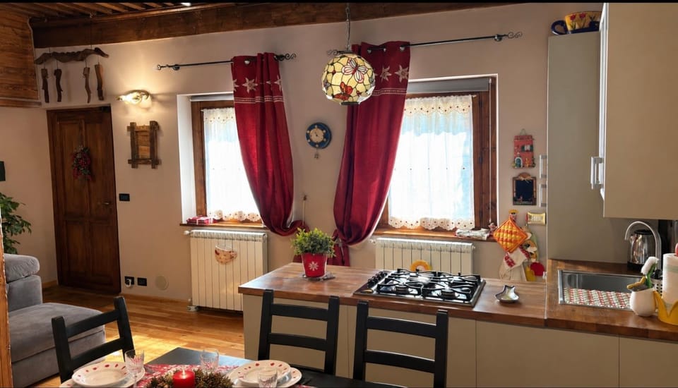 Coffee/tea facilities, Kitchen or kitchenette, oven, pet friendly, stove