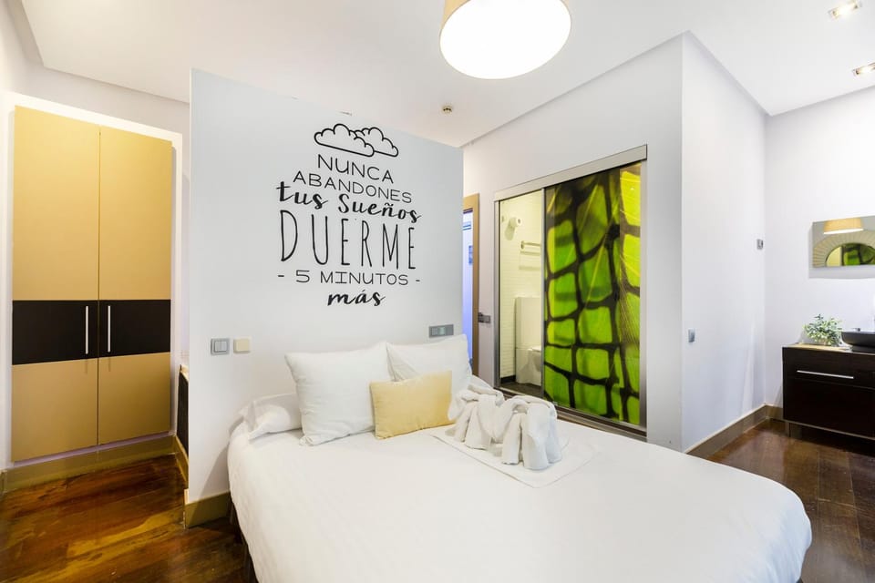 Bed, Photo of the whole room