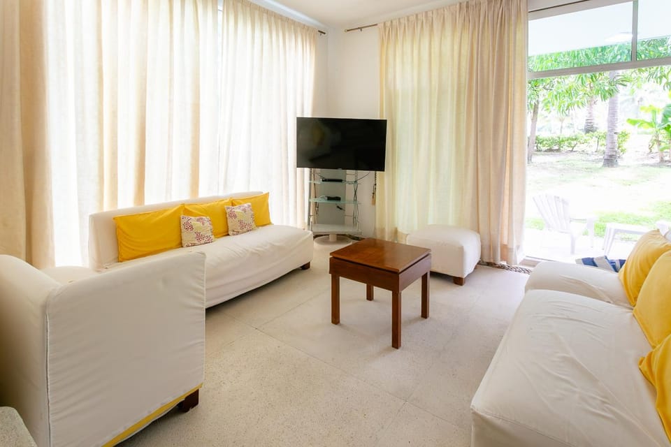 Communal lounge/ TV room, TV and multimedia, Living room, Seating area