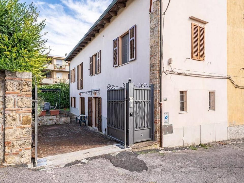 Valdora Stone Grounds Apartment in Massa Marittima