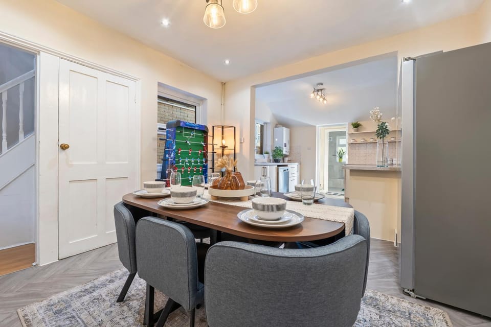 Game Room, Kitchen or kitchenette, Dining area