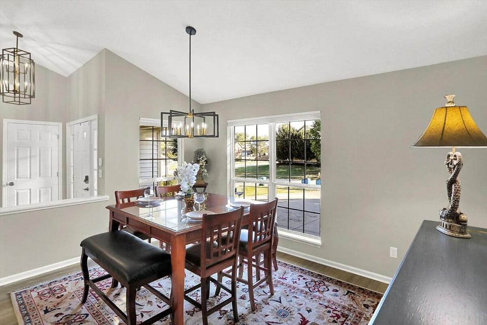 Photo of the whole room, Seating area, Dining area