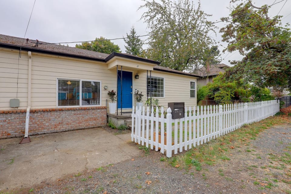 Quiet Neighborhood, Home Office & Fenced Yard! House in Portland