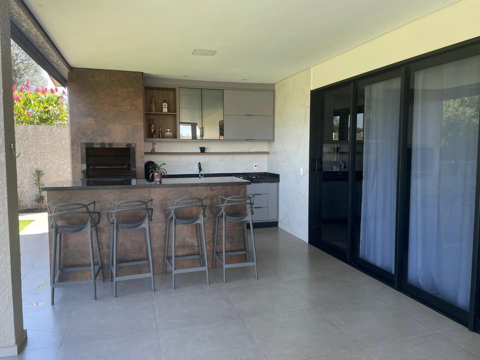 Kitchen or kitchenette, Dining area, stove