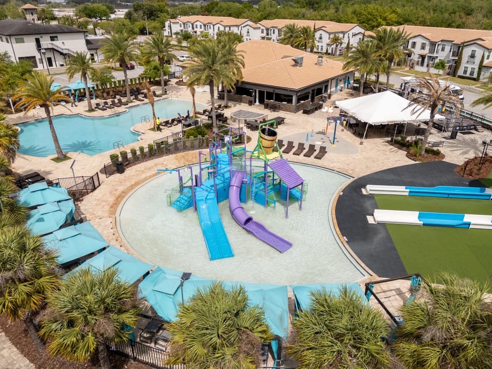 3BR w Private Pool at Balmoral Resort House in Haines City