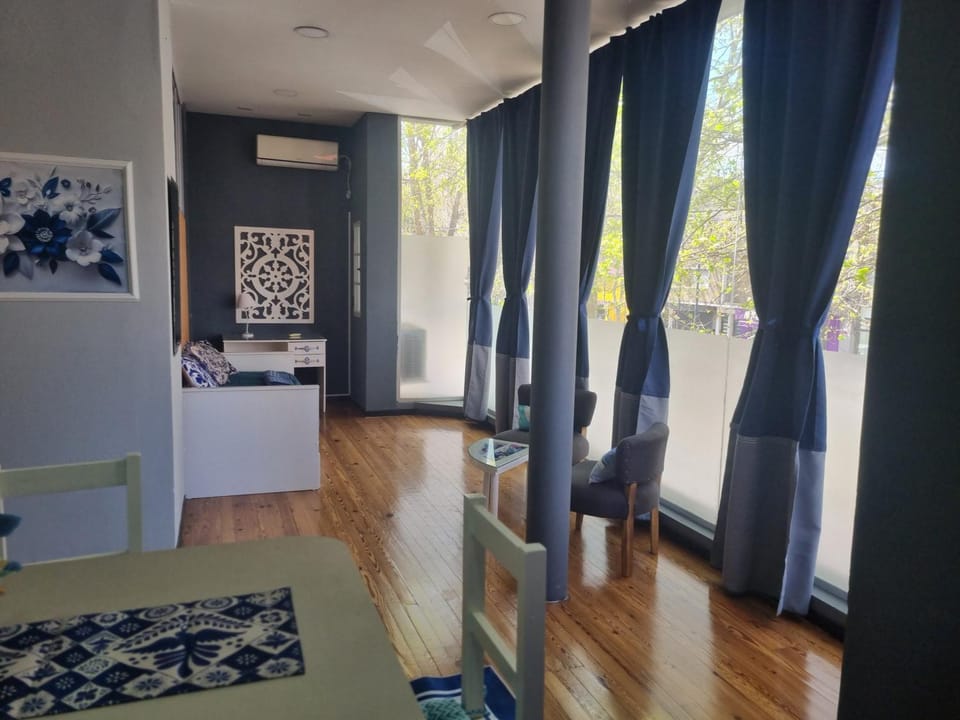 Living room, Seating area, Dining area, air conditioner