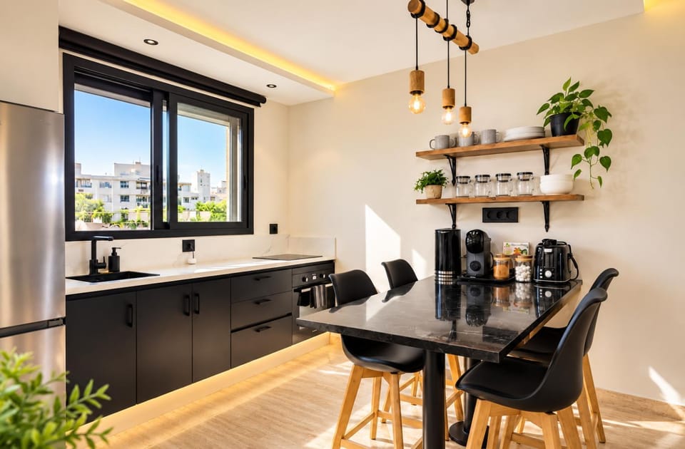 City Open Sky-Train 5 min, Wifi, Parking, AC, tram Apartment in Casablanca