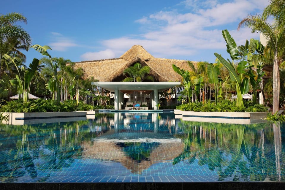 Garden view, Pool view, Swimming pool, sunbed