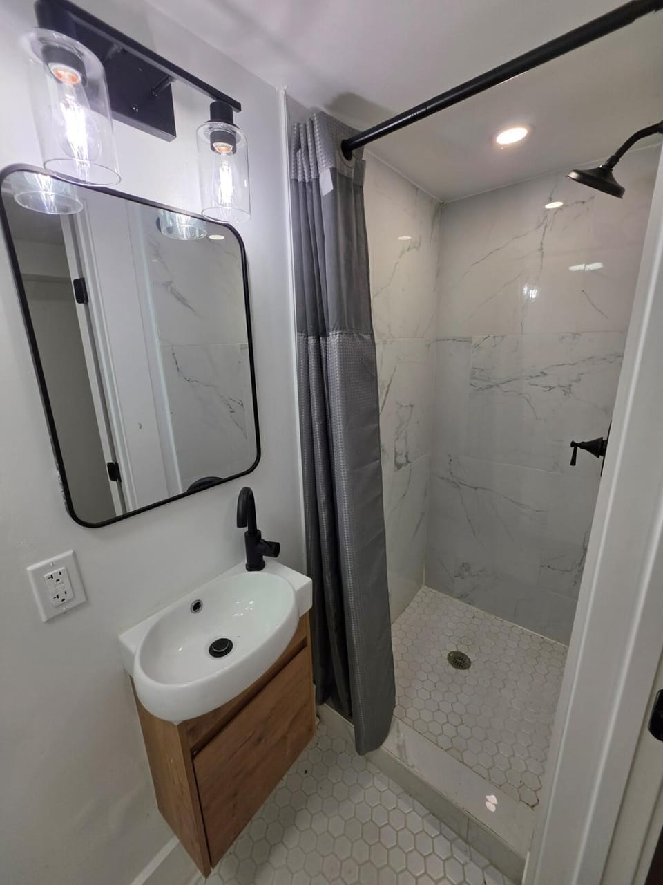 Modern House 5 min walk to Metro House in District of Columbia