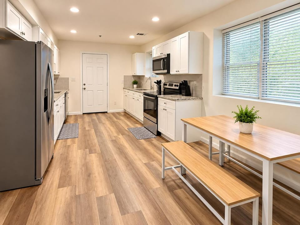 Spacious Modern Escape - Near Airport, Downtown Apartment in East Point