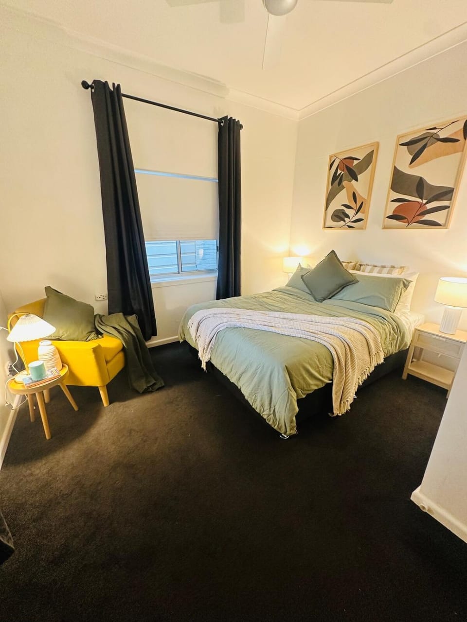 Bed, Photo of the whole room, Bedroom
