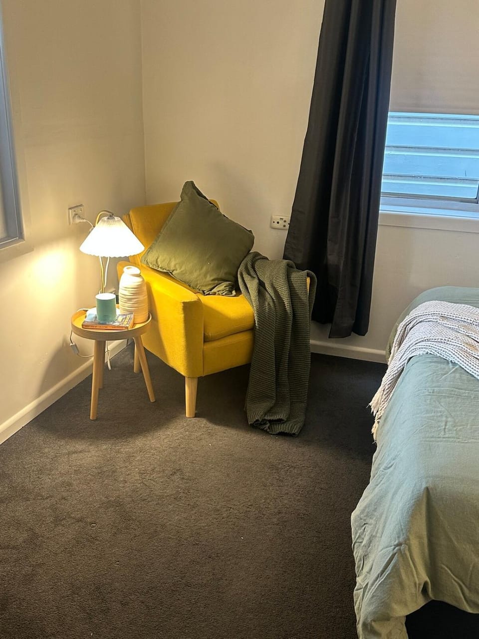 Bed, Seating area