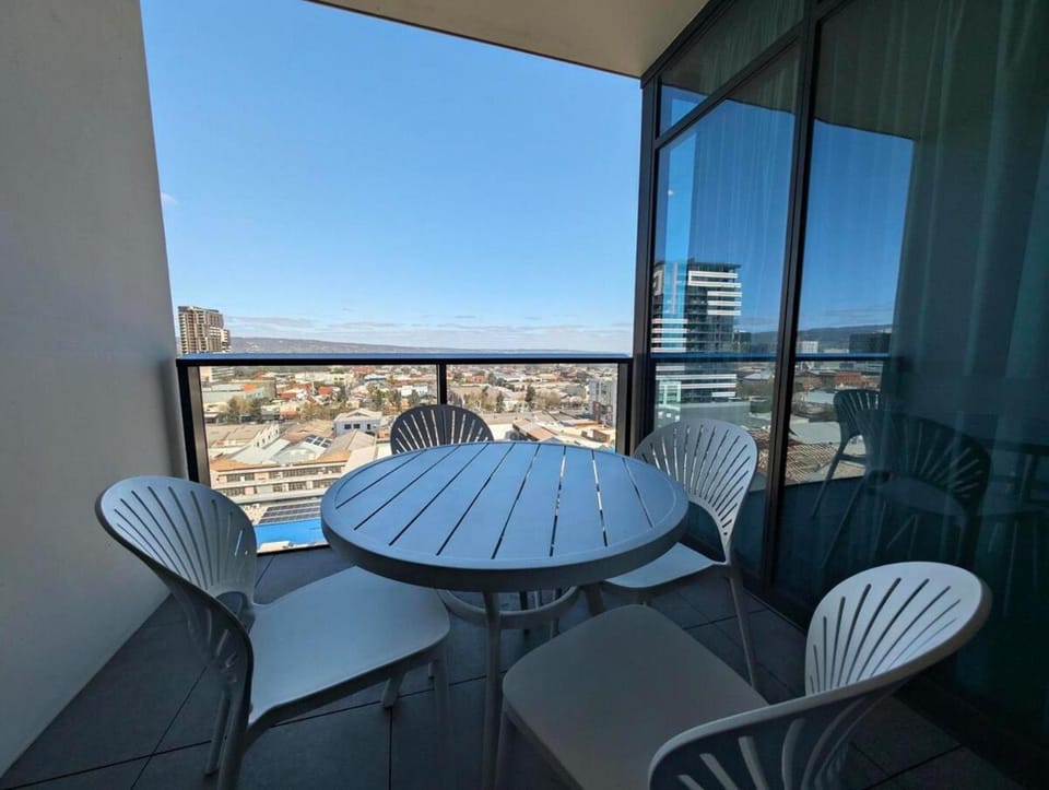 Chic City Living One Bed Apartment on Franklin St - sleeps 3 Apartment in Adelaide