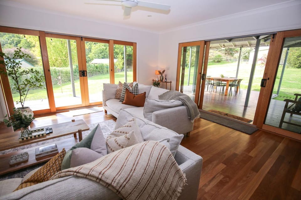Patio, Garden, Living room, Seating area, Dining area, Garden view, heating, air conditioner