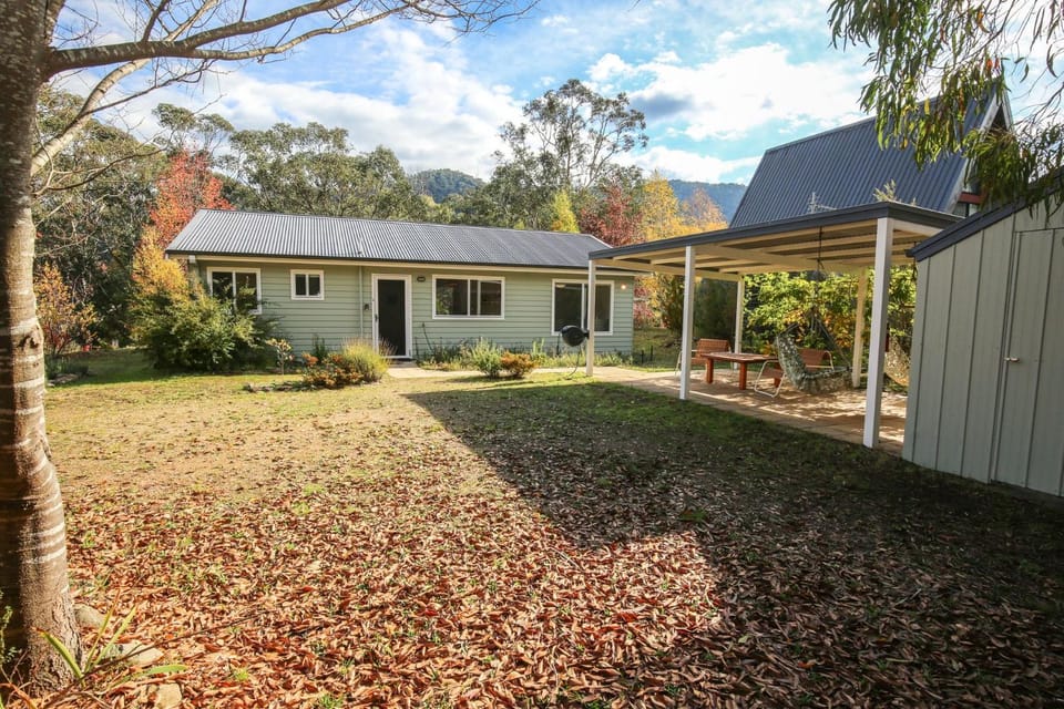 Property building, Facade/entrance, Garden, Seating area, Garden view
