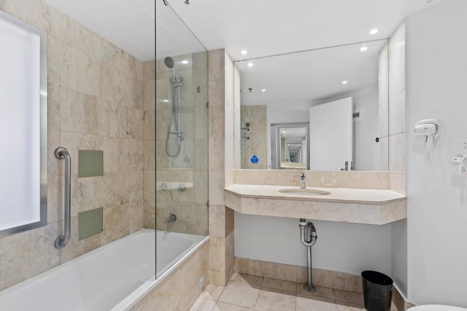 Coastal Studio - Ocean Views Heart of Gold Coast Apartment in Surfers Paradise Boulevard
