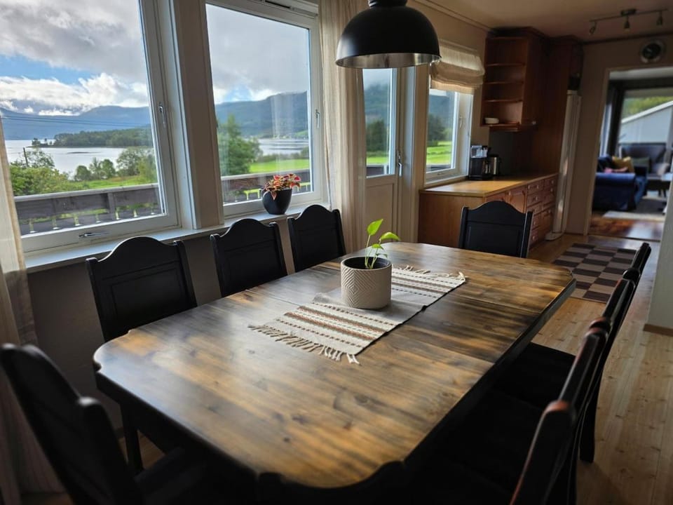 Romslig feriehus nær sjøen, mulighet for båt House in Trondelag