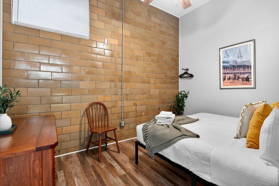 Legends Retreat A spacious stay for large groups House in Shively