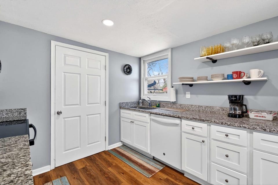 Relaxing & spacious home near Shelby Park District House in Jefferson County