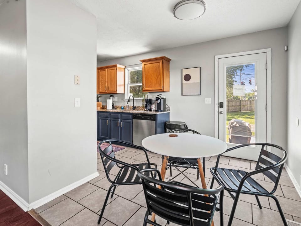 Exclusive Bourbon retreat close to Nulu Downtown Apartment in Jefferson County