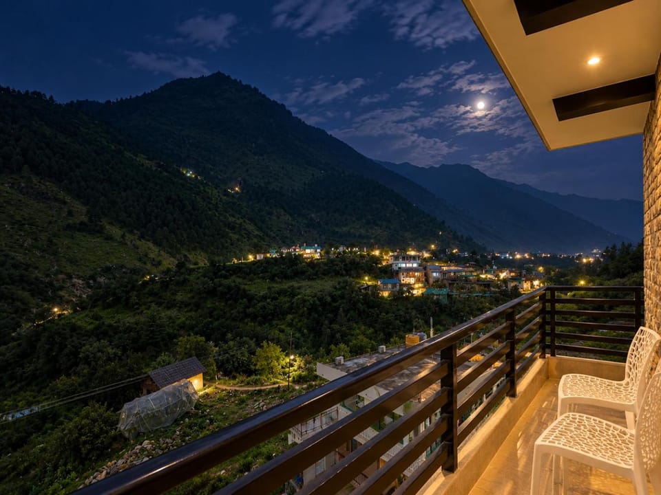 View (from property/room), Balcony/Terrace, Mountain view