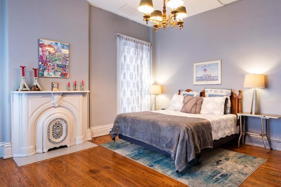 Spacious Bourbon Trail retreat near Downtown Lou House in Jefferson County