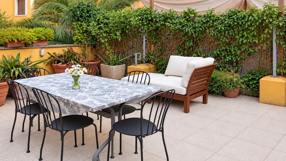 Patio, Spring, Day, Garden, Living room, Seating area, Dining area, Garden view