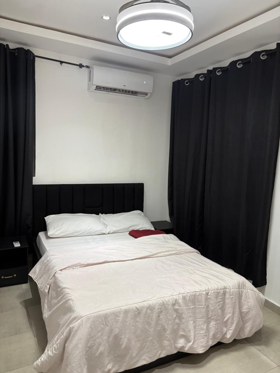 Bed, Photo of the whole room, Bedroom, air conditioner