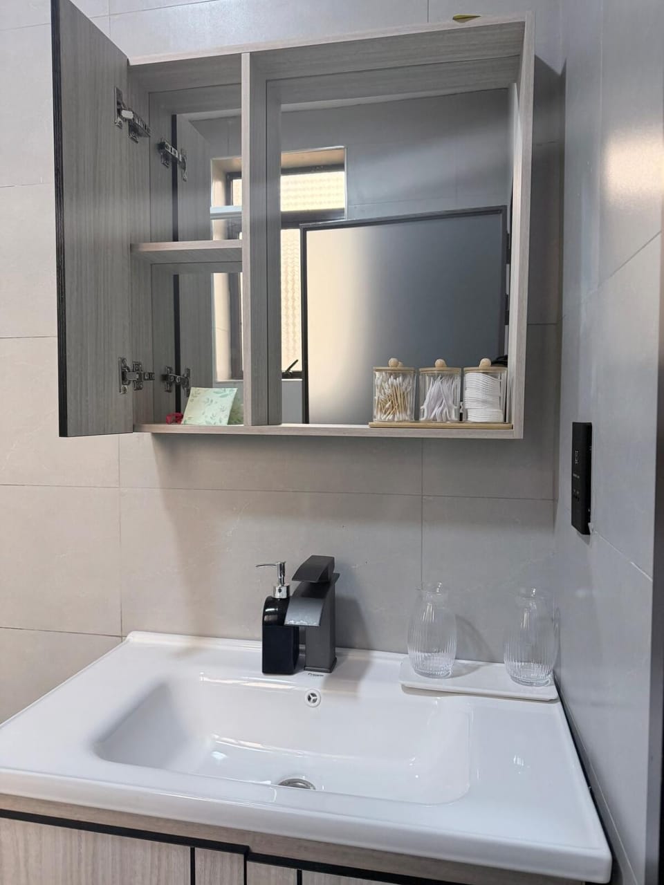 The Emerald Nest Elegant 1BR in Bukoto Apartment in Kampala