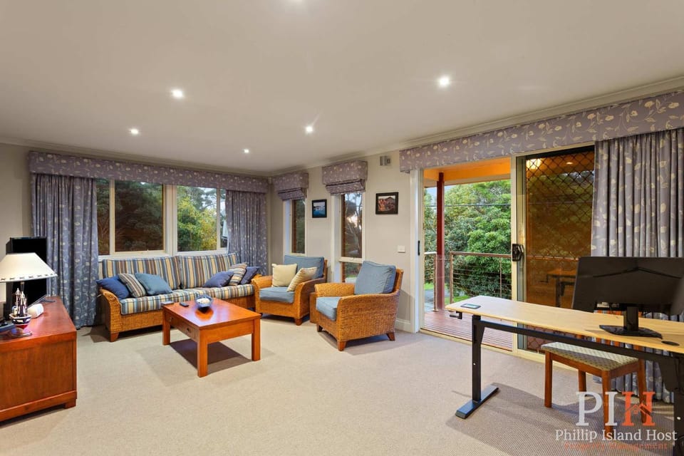 Central Spacious Brick Family Home House in Cowes