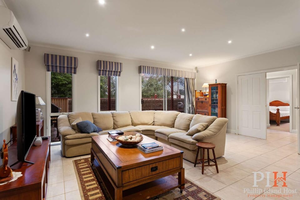 Central Spacious Brick Family Home House in Cowes