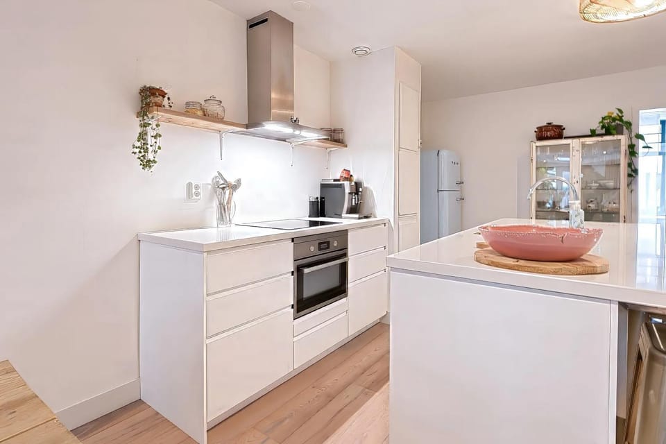 Kitchen or kitchenette, oven, toaster