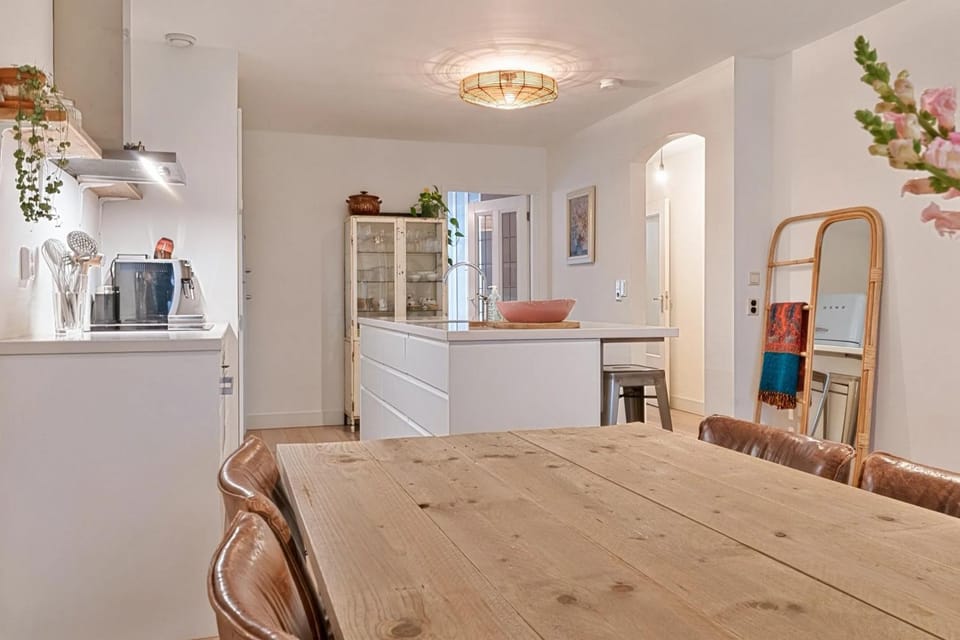 Kitchen or kitchenette, Dining area, oven, stove