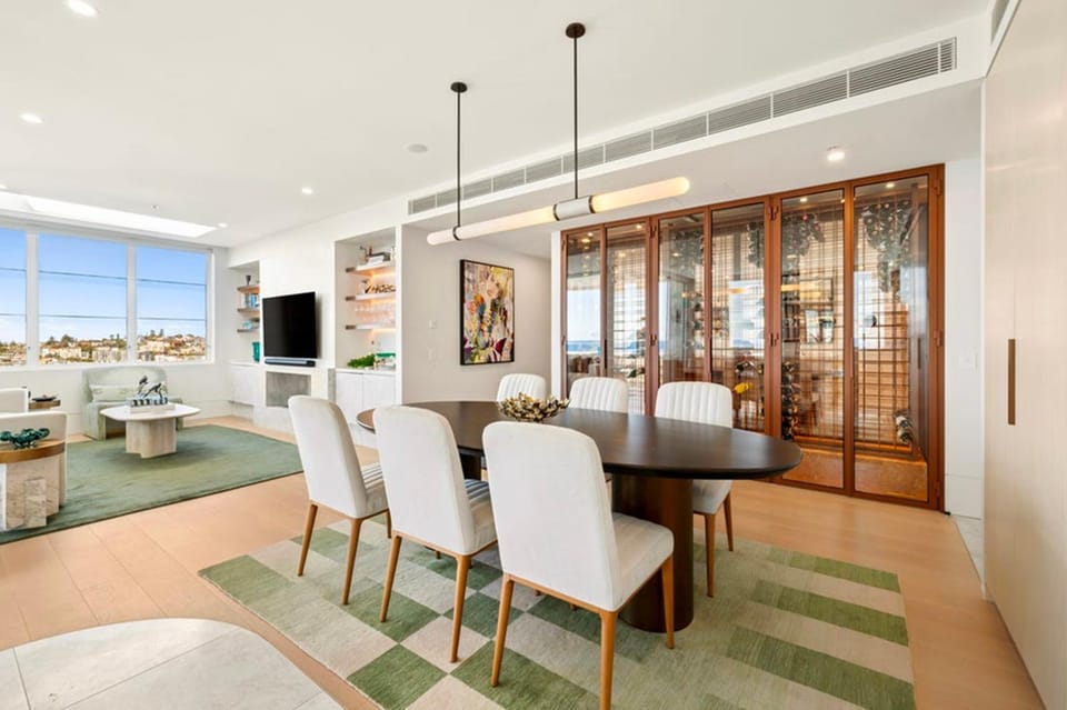 Relaxing Tamarama Retreat Steps from the Coast Apartment in Sydney