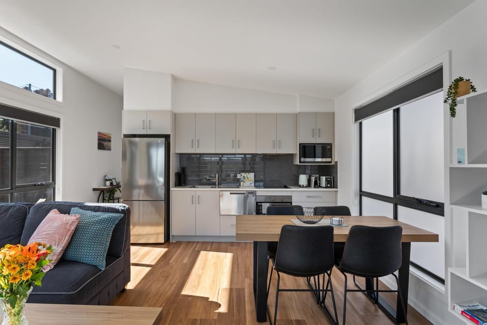 Pioneer's Rest - 2 Homes, Sleeps 8, Near Derby House in Branxholm