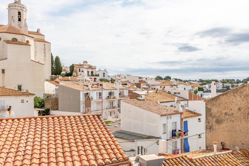 City view, Landmark view, Street view, Location