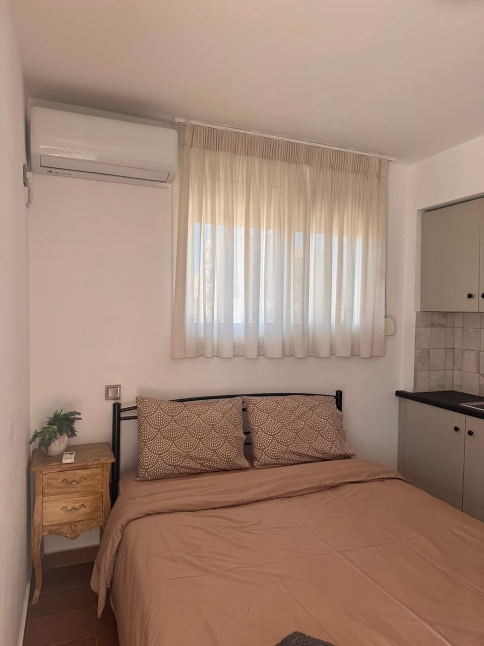 Urban Rooftop Studio Apartment in Kallithea