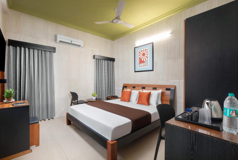 Bed, Photo of the whole room, Bedroom, air conditioner